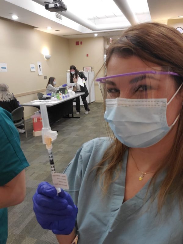 Ana j&aacute; tomou duas doses da vacina da Pfizer – Foto: Arquivo Pessoal