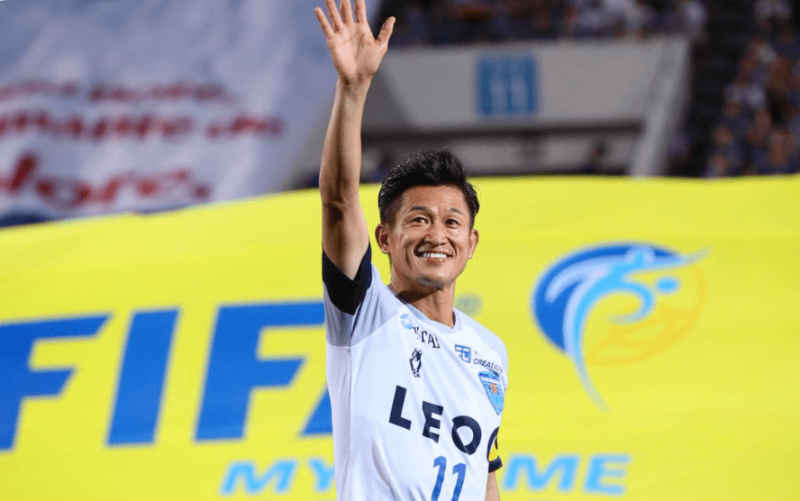 Kazu Miura &eacute; &iacute;dolo no Jap&atilde;o, mas j&aacute; jogou em clubes como o Sydney e mesmo Palmeiras, Santos e Coritiba – Foto: Divulga&ccedil;&atilde;o/Fifa/ND