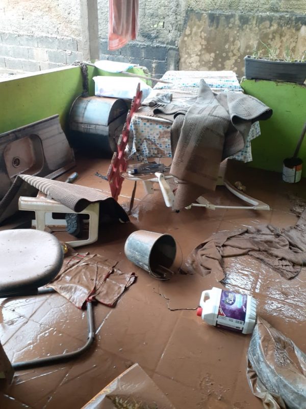 Casas ficaram tomadas pela lama no primeiro dia de 2021. – Foto: Arquivo pessoal/Divulga&ccedil;&atilde;o ND.