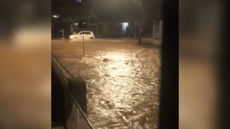 V&aacute;rias ruas ficaram alagadas em diversos bairros da cidade – Foto: Redes Sociais/Reprodu&ccedil;&atilde;o