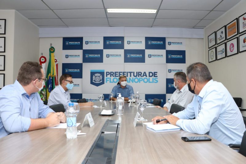 Prefeitos das maiores cidades da Grande Florianópolis em reunião
