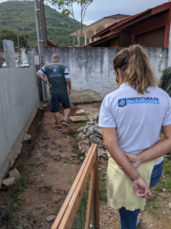 Quatro im&oacute;veis foram multados no Ribeir&atilde;o da Ilha – Foto: Diego Berselli/Floripa Se Liga Na Rede/Divulga&ccedil;&atilde;o/ND