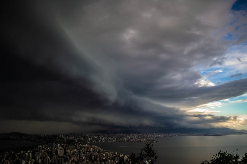 Sábado terá chuva forte e rajadas de vento em Santa Catarina- Foto: Rafael Bernardino/Conexão GeoClima/Divulgação/ND