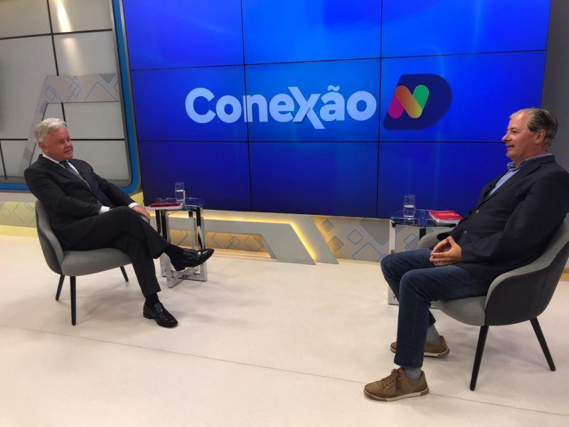 O jornalista Paulo Alceu recebe Henry Quaresma no Conex&atilde;o ND desta ter&ccedil;a (12) – Foto: Reprodu&ccedil;&atilde;o/NDTV