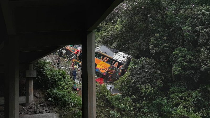 Acidente aconteceu na manhã desta segunda-feira (25), na BR-376 &#8211; Foto: Ricardo Alves/NDTV