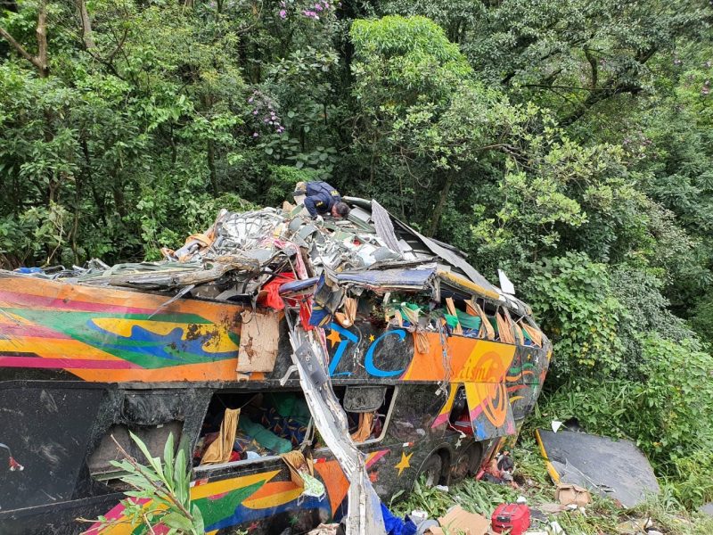 19 pessoas morreram no acidente com &ocirc;nibus na BR-376 – Foto: PRF/Divulga&ccedil;&atilde;o