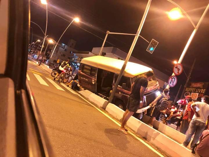 Oito pessoas estavam na Kombi – Foto: Corpo de Bombeiros/ND