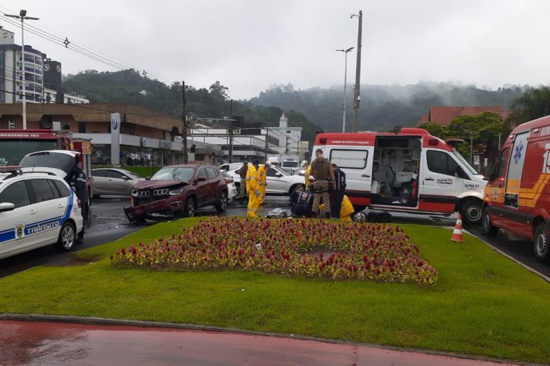 Motociclista morre após de envolver em acidente próximo à Vila Germânica – Foto: Lucas Fernandes / NDTV Blumenau