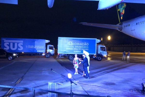 Fiocruz libera distribui&ccedil;&atilde;o das vacinas vindas da &Iacute;ndia – Foto: Adriana Cruz/Metr&oacute;poles