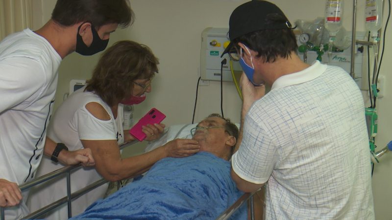 Agostinho se reencontrou com a fam&iacute;lia seis dias ap&oacute;s o sequestro – Foto: Ricardo Alves/NDTV