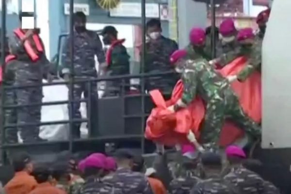 Socorristas encontraram destro&ccedil;os do avi&atilde;o – Foto: REPRODU&Ccedil;&Atilde;O/ AL JAZEERA