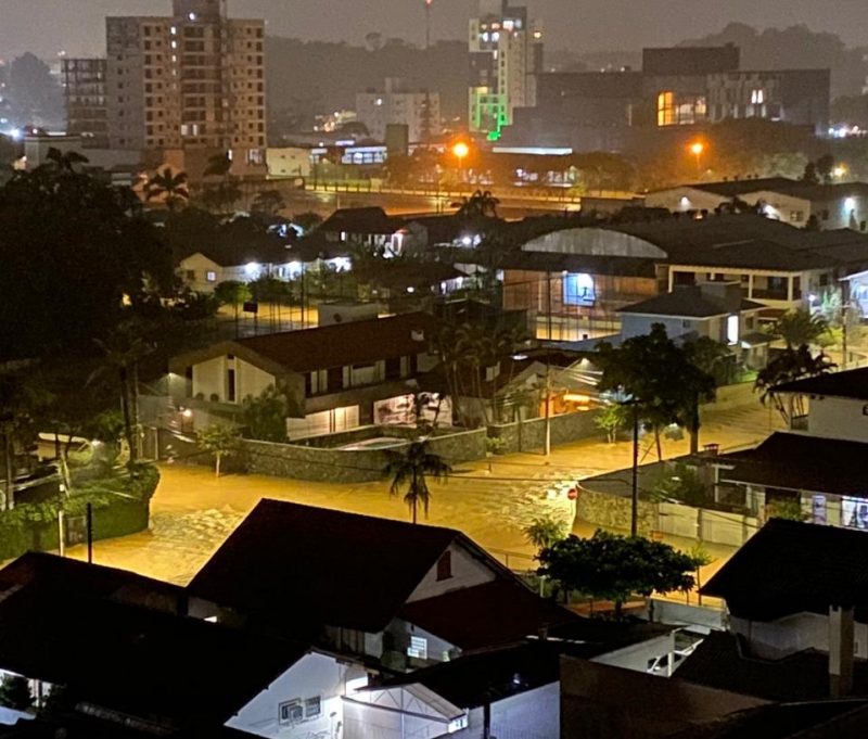 Chuva forte do último dia do ano deixou diversas ruas alagadas em Joinville – Foto: Redes Sociais/Reprodução