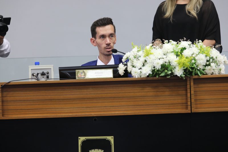 Como vereador mais votado, Alisson Julio foi o presidente da sess&atilde;o de posse – Foto: Andr&eacute; Kopsch/ND