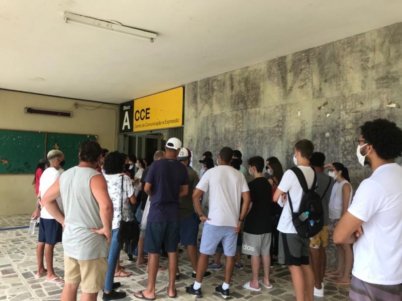 Candidatos não conseguiram realizar a prova do Enem, na UFSC – Foto: Bruna Stroisch/ND