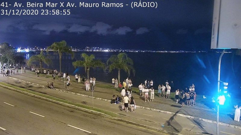 Ano Novo em Florianópolis registra aglomerações na Beira-Mar Norte – Foto: SSPSC/Reprodução/ND