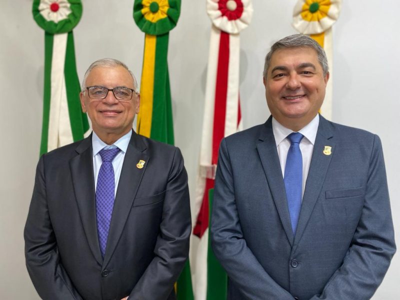 Antídio Lunelli (MDB) ao lado do vice Jair Franzner (MDB) 