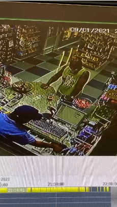 C&acirc;meras de seguran&ccedil;a flagraram a a&ccedil;&atilde;o do suspeito – Foto: Reprodu&ccedil;&atilde;o