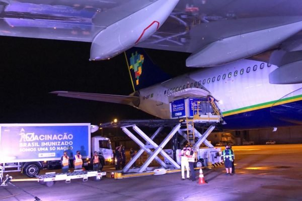 O Brasil recebeu 2 milhões de doses da vacina após o governo indiano ter liberado os imunizantes – Foto: ADRIANA CRUZ/METRÓPOLES