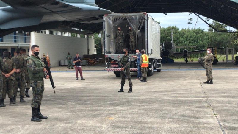 As equipes da Secretaria da Saúde vão fazer a conferência e o repasse das doses para os municípios de Santa Catarina – Foto: Bruna Stroisch/ND