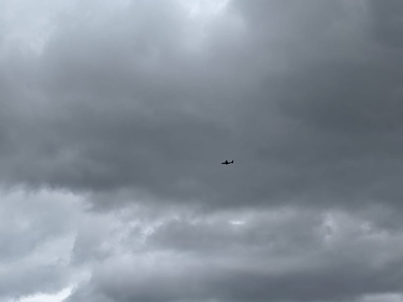 Após a aprovação do uso em caráter emergencial da vacina contra a Covid-19 pela Anvisa neste domingo (17), os estados brasileiros recebem, nesta segunda (18), as doses para dar início ao processo de vacinação. Com 144 mil unidades do imunizante, o avião com destino a Florianópolis decolou de São Paulo por volta das 10h da manhã – Foto: Ian Sell/ND