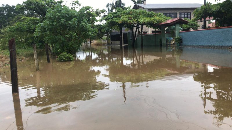 Ruas de Itajuba e São Cristóvão ficaram alagadas e estimativa é de que chuva intensa continue na noite desta quinta-feira (21) – Foto: Defesa Civil/Divulgação