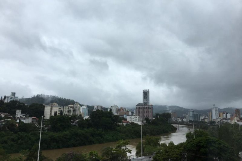Com frente fria, há chance de temporais com risco moderado para desastres em Santa Catarina Foto: Foto: João Vitor Korc