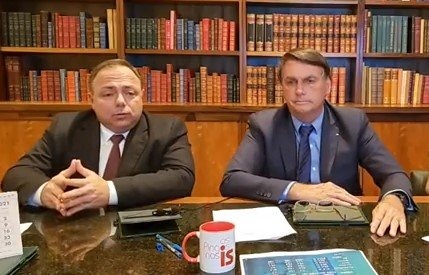Bolsonaro também confirmou a exoneração de Eduardo Pazuello no Ministério da Saúde