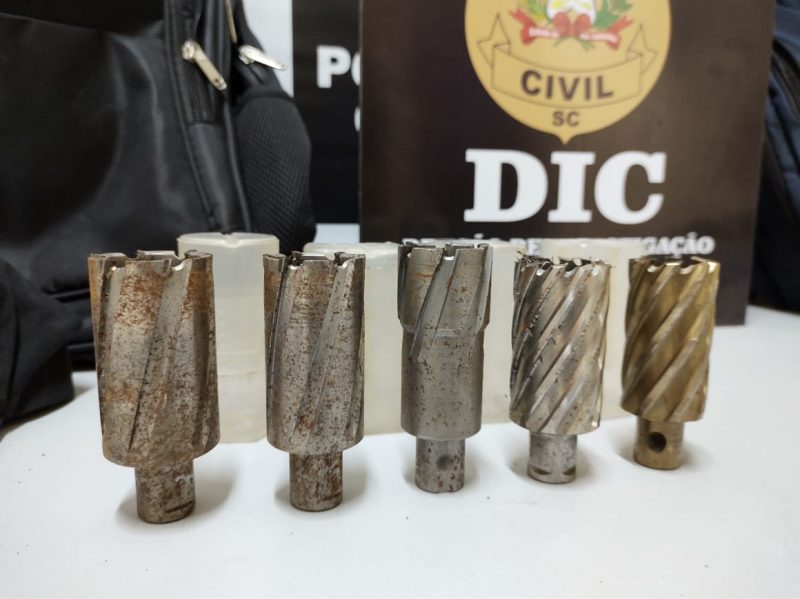 Brocas usadas pelos suspeitos na prática dos crimes – Foto: Adriano Mendes/NDTV