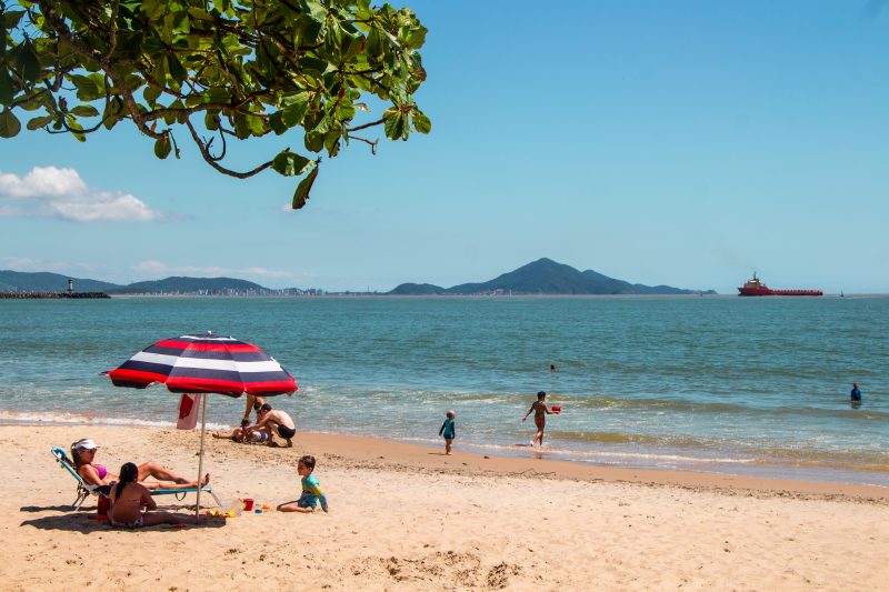 Praia de Cabe&ccedil;udas, em Itaja&iacute;. – Foto: Bruno Golembiewski/ND