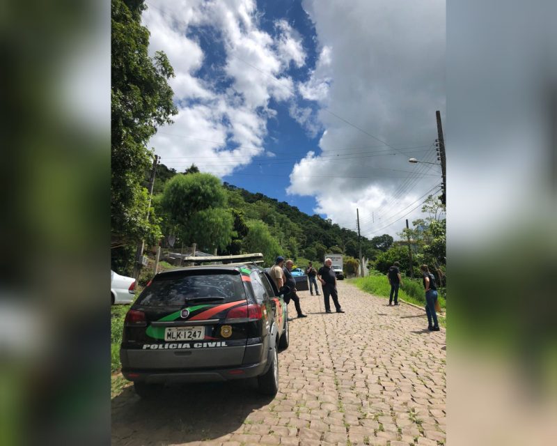 Suspeitos do crime, sendo pai, filho e sobrinho, estavam foragidos desde o dia do crime – Foto: Polícia Civil/Divulgação/ND