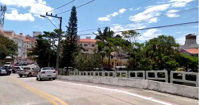 Ve&iacute;culo usado pelos autores foi encontrado abandonado – Foto: GMF/Divulga&ccedil;&atilde;o/ND