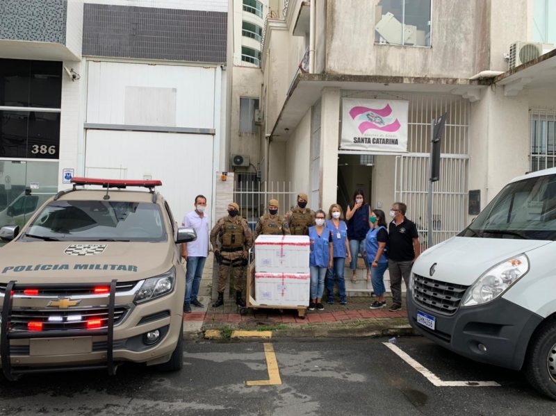 Doses da Sinovac chegaram em Itajaí na manhã desta terça-feira (19) – Foto: PM Brusque/Divulgação