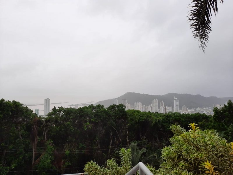 Chuva deve permanecer forte nos municípios da Foz do Rio Itajaí – Foto: Grazielle Guimarães/ND