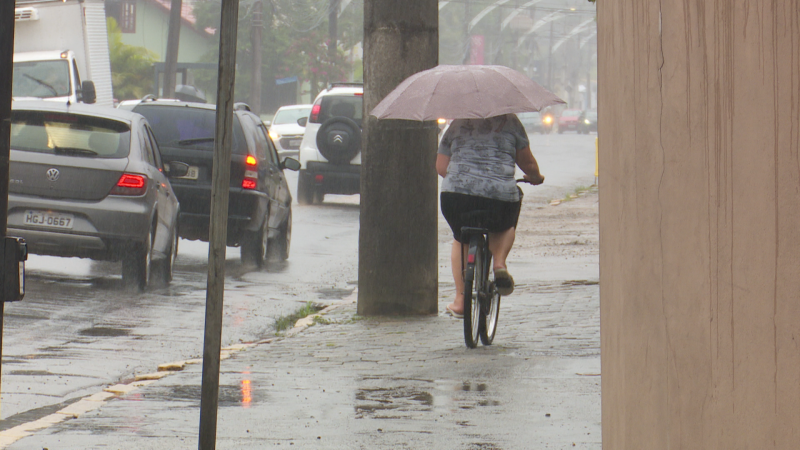 Chuva deve persistir na cidade nos próximos dias – Foto: Gladionor Ramos/NDTV