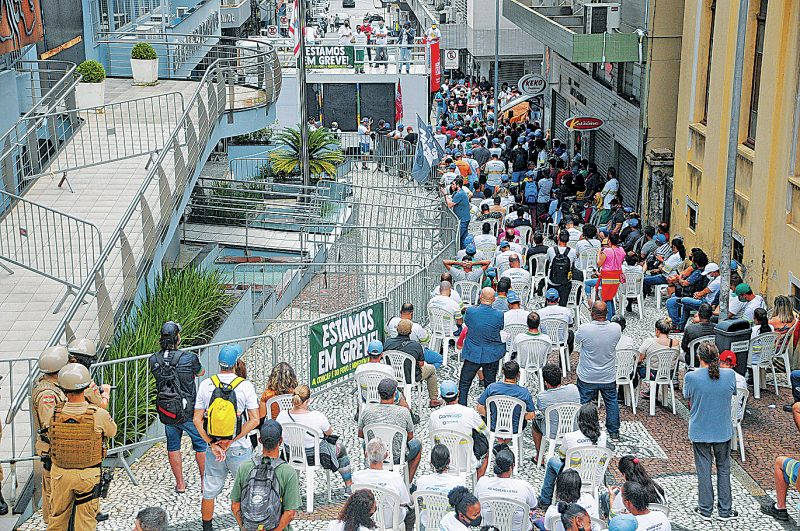 Esquema de seguran&ccedil;a foi montado para a sess&atilde;o extraordin&aacute;ria – Foto: L&eacute;o Munhoz/ND