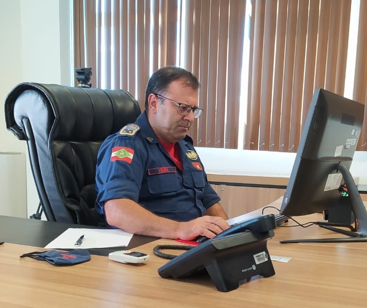 Distribui&ccedil;&atilde;o de vacinas para a Covid-19 em SC ter&aacute; escolta policial. Coronel BM Charles Vieira participou de reuni&atilde;o que discutiu a distribui&ccedil;&atilde;o das vacinas – Foto: Paulo Rolemberg/ND