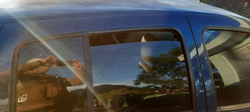 Criança foi deixada sozinha dentro de um carro em Florianópolis – Foto: PMRv/Divulgação