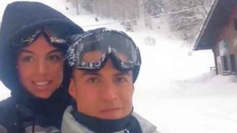 Cristiano Ronaldo é visto esquiando com a namorada