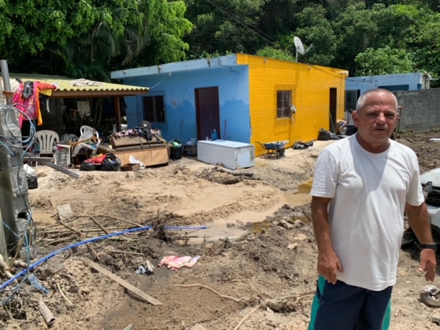 Situação desesperadora a dos moradores atingidos pelo rompimento – Foto: Dedinho