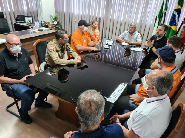 Reunião com Defesa Civil e prefeitos de Presidente Getúlio e Dona Emma