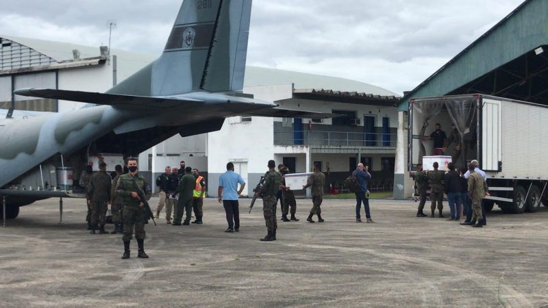 Segunda leva das doses sendo transportada em Florian&oacute;polis – Foto: Bruna Stroisch/ND