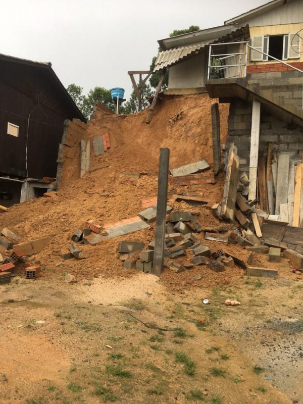 Ocorrência em Orleans deixou uma família desalojada – Foto: Divulgação/Defesa Civil/ND