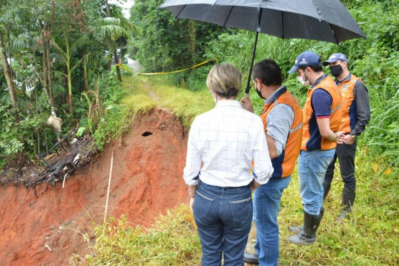 Prefeita em exercício, Maria Regina de Souza Soar, visitou locais atingidos pelas chuvas – Foto: Foto: Michele Lamin / Prefeitura de Blumenau
