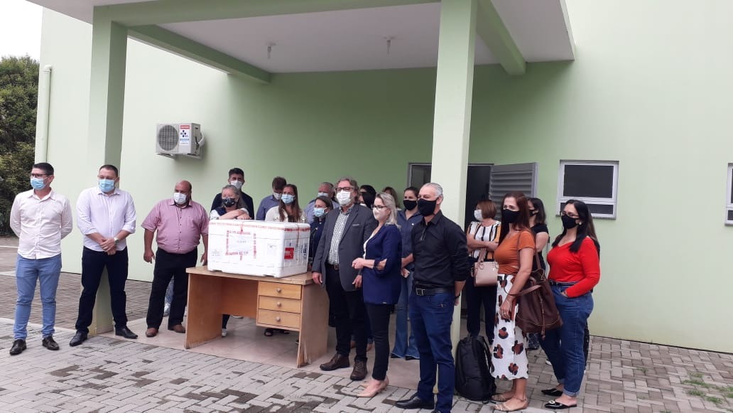 Equipe de Saúde de Caçador foi buscar as caixas com as vacinas no município de Videira - Assessoria de Imprensa/Divulgação