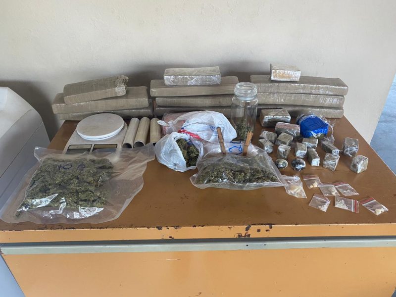 Homem foi preso em flagrante por tr&aacute;fico de drogas – Foto: Pol&iacute;cia Militar/Divulga&ccedil;&atilde;o
