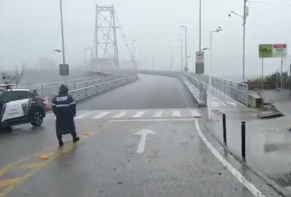 Ponte Hercílio Luz de Florianópolis, liberada para carros neste domingo (24)