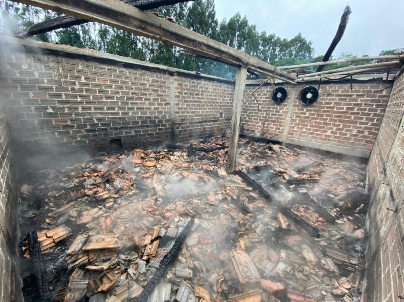 Ainda n&atilde;o se sabe o que teria causado o in&iacute;cio das chamas – Foto: Corpo de Bombeiros Militar/Divulga&ccedil;&atilde;o
