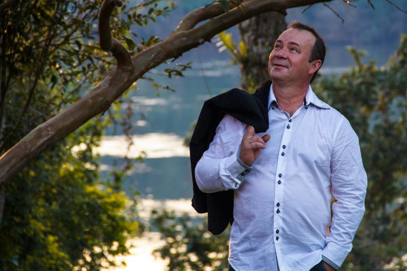 Flávio Dalcin compôs a música na década de 1990 e diz que ela foi sucesso na hora – Foto: Redes sociais/ND