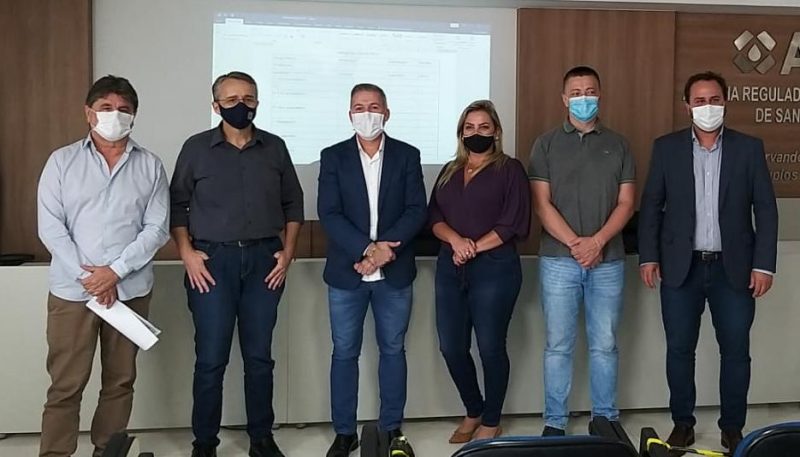 Parte dos membros indicados na chapa de consenso para o comando da Fecam: da esquerda para a direita: Jorge Koch (Orleans), Mario Hildebrandt (Blumenau), Clenilton Pereira (Araquari), Milena Andersen Lopes Becher (Vargem), Rudi Sander (S&atilde;o Carlos) e Paulo Henrique Muller (Bombinhas) – Foto: Divulga&ccedil;&atilde;o/ND
