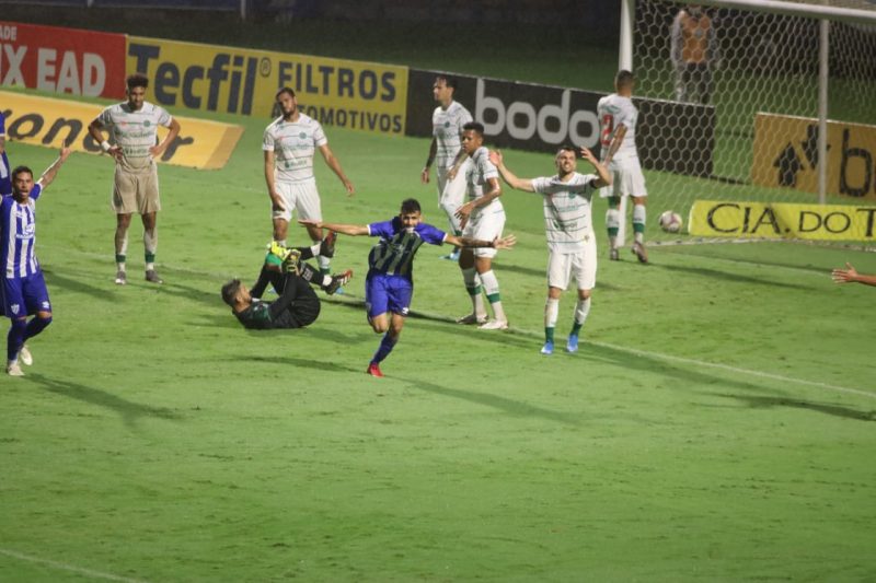 Getúlio sai para comemorar seu gol pelo Avaí; ataque funcionou – Foto: Frederico Tadeu/Avaí FC